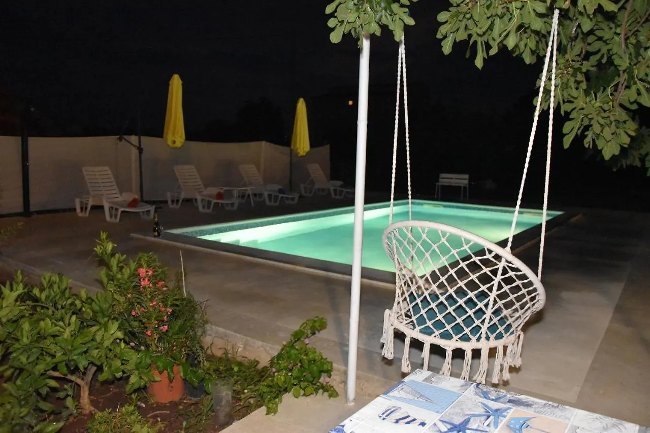Villa Kutija Sveti Filip i Jakov
